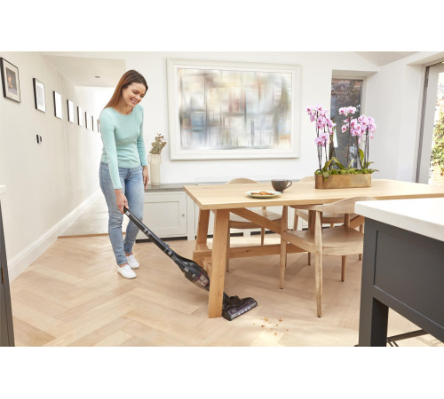 Портативный BLACK&DECKER аккум. электровеник SVB620JW