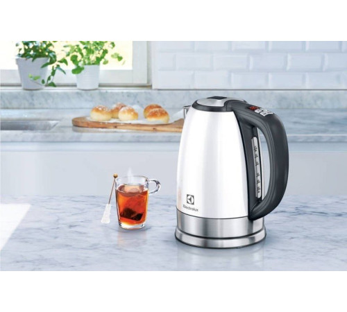 Электрочайник ELECTROLUX EEWA7700W