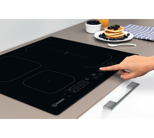 Варочная поверхность электрическая Indesit IB65B60NE