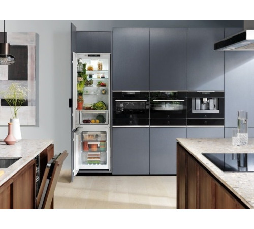 Встраиваемая посудомоечная машина Electrolux EEC967310L