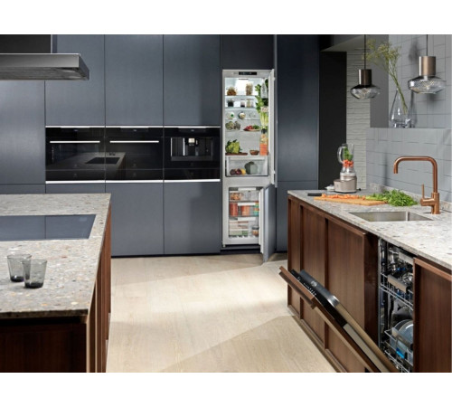 Вбудована посудомийна машина Electrolux EEC987300W