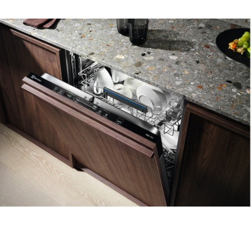 Встраиваемая посудомоечная машина Electrolux EMS47320L