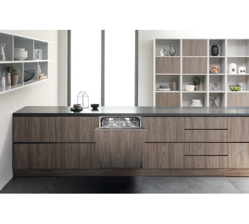 Посудомоечная машина Hotpoint-Ariston HI5010C