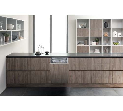 Посудомоечная машина Hotpoint-Ariston HSIO3O23WFE