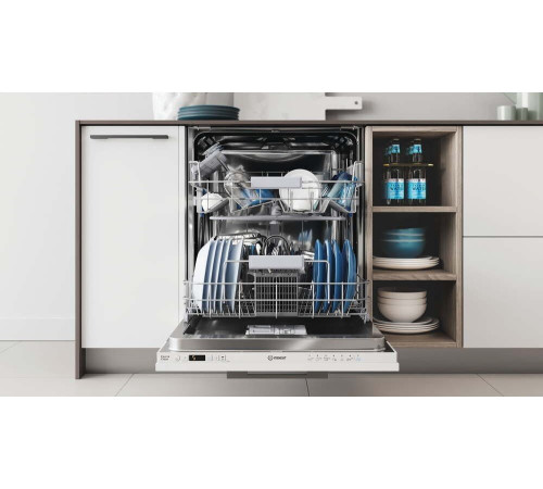 Встраиваемая посудомоечная машина Indesit DIC3B+16A