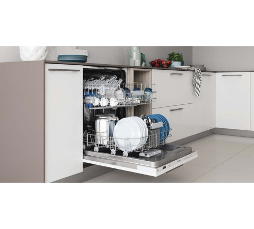 Встраиваемая посудомоечная машина Indesit DIC3B+16A