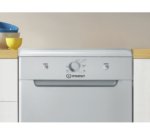 Посудомийна машина Indesit DSCFE1B10SRU