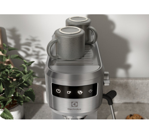 Кофеварка Electrolux рожоковая E6EC1-6ST
