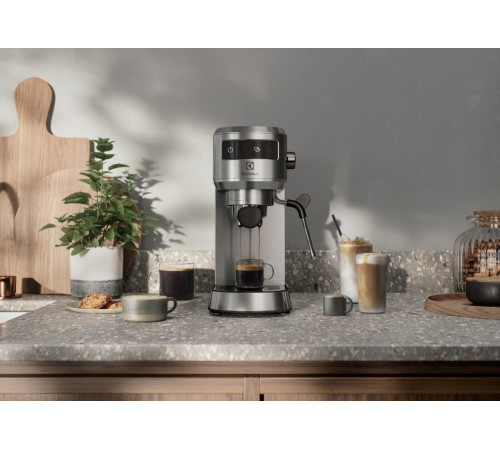 Кофеварка Electrolux рожоковая E6EC1-6ST