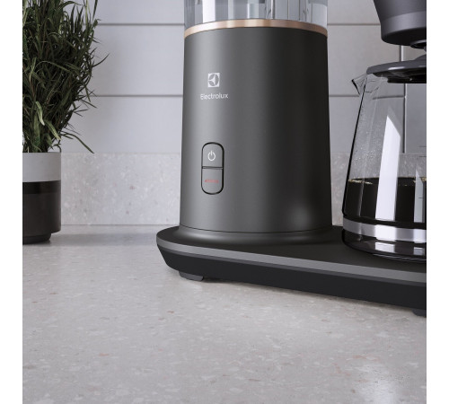 Кофеварка Electrolux капельная E7CM1-4MTM