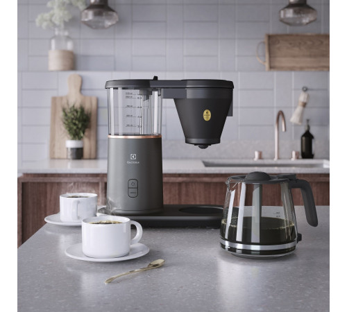 Кофеварка Electrolux капельная E7CM1-4MTM