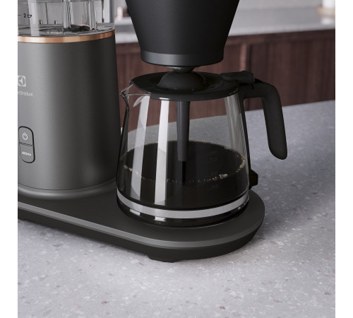 Кофеварка Electrolux капельная E7CM1-4MTM