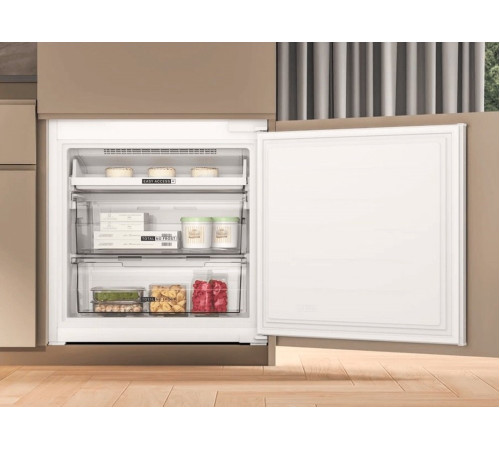 Встраиваемый холодильник Whirlpool WHSP70T121