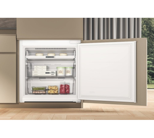 Встраиваемый холодильник Whirlpool WHSP70T121