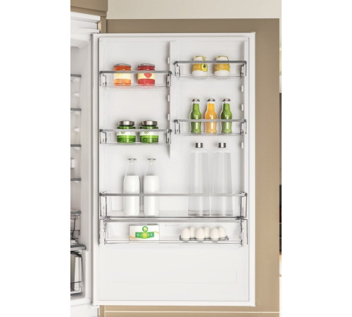 Встраиваемый холодильник Whirlpool WHSP70T121