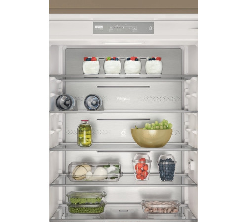 Встраиваемый холодильник Whirlpool WHSP70T121
