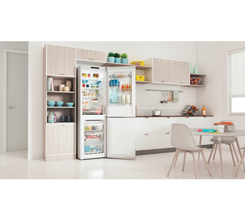 Холодильник Indesit INFC8TI21W0