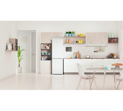 Холодильник Indesit INFC8TI21W0