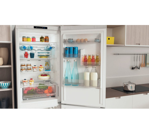 Холодильник Indesit INFC8TI21W0