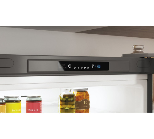 Холодильник Indesit INFC8TI21X0