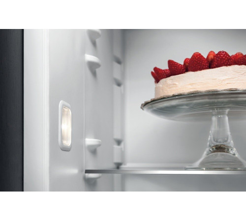 Встраиваемая холодильная камера Whirlpool ARG18082A ++