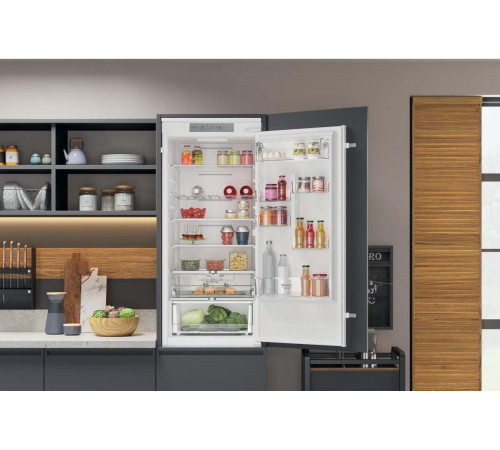 Встраиваемый холодильник Hotpoint-Ariston HAC20T321