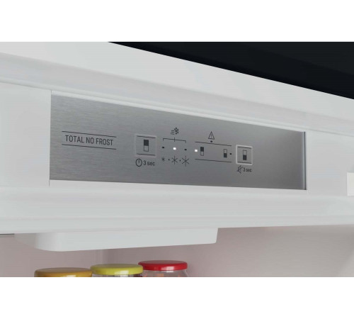 Встраиваемый холодильник Hotpoint-Ariston HAC20T321