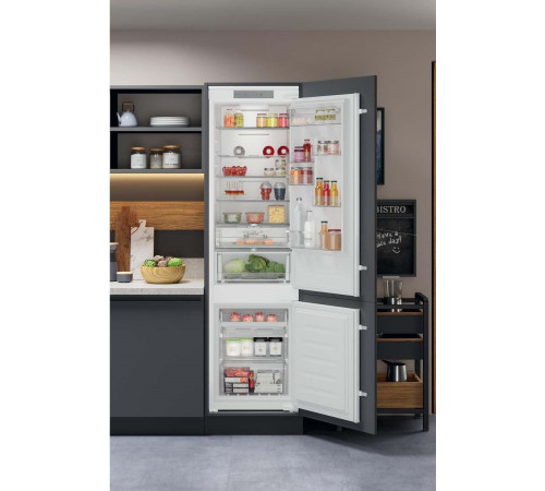 Встраиваемый холодильник Hotpoint-Ariston HAC20T321
