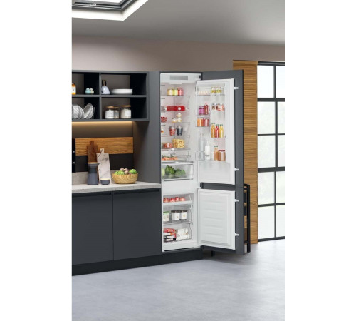 Встраиваемый холодильник Hotpoint-Ariston HAC20T321