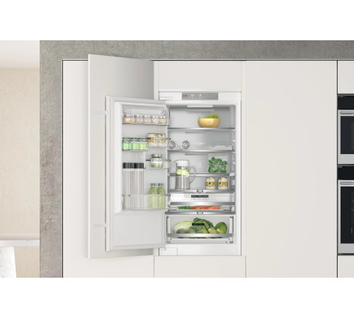 Встраиваемый холодильник Whirlpool WHC18T573