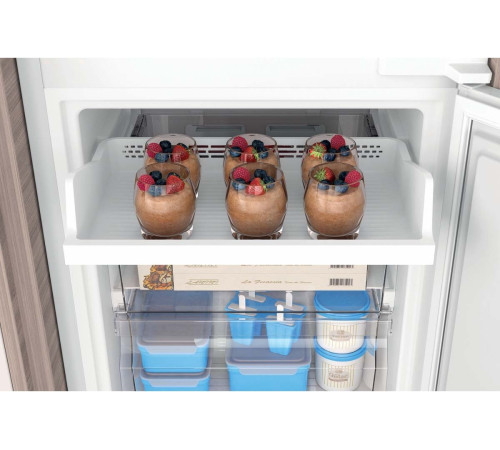 Встраиваемый холодильник Indesit INC18T311