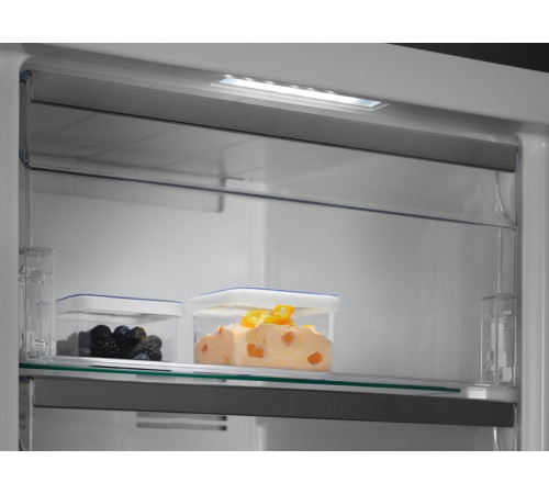 Морозильная камера Electrolux RUT7ME28X2