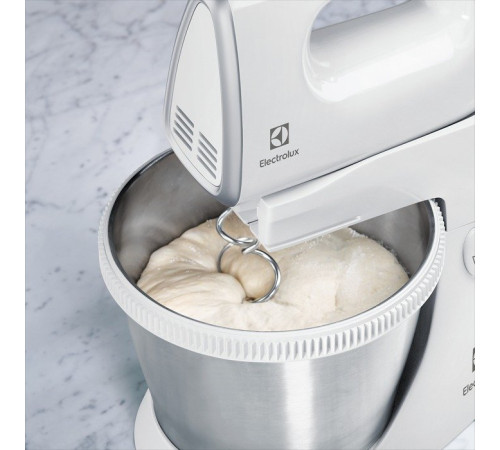 Миксер Electrolux ESM3300