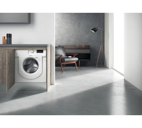 Встраиваемая стиральная машин Whirlpool BIWMWG71484E