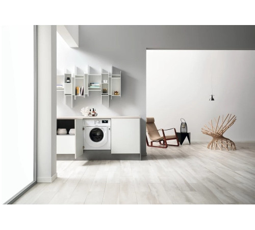 Встраиваемая стиральная машин Whirlpool BIWMWG71484E