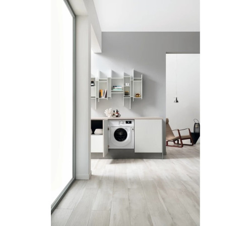 Встраиваемая стиральная машин Whirlpool BIWMWG71484E
