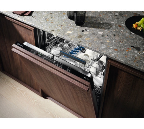 Встраиваемая посудомоечная машина Electrolux EEQ947200L