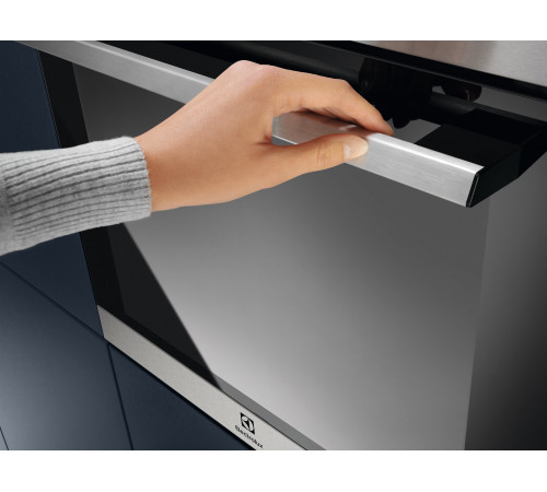 Духовой шкаф Electrolux EOF3H40BX