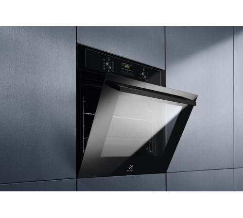 Духовой шкаф Electrolux EOF3H50BK