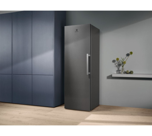 Морозильная камера Electrolux RUT7ME28X2