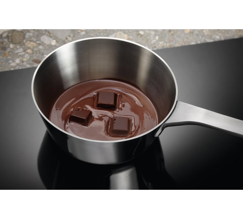 Варильна поверхня індукційна Electrolux LIR60433