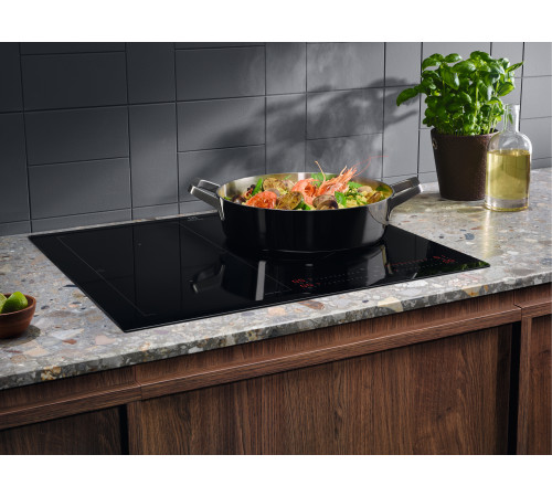 Варочная поверхность индукционная Electrolux EIS62453