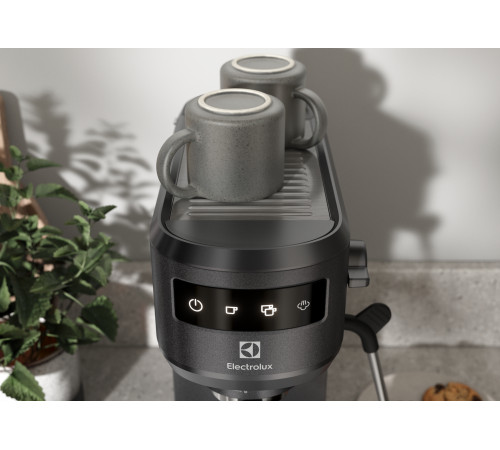 Кофеварка Electrolux E6EC1-6BST