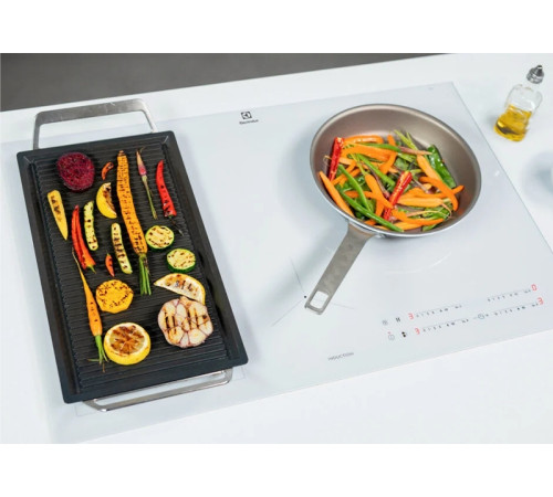 Варильна поверхня індукційна Electrolux EIV83443BW